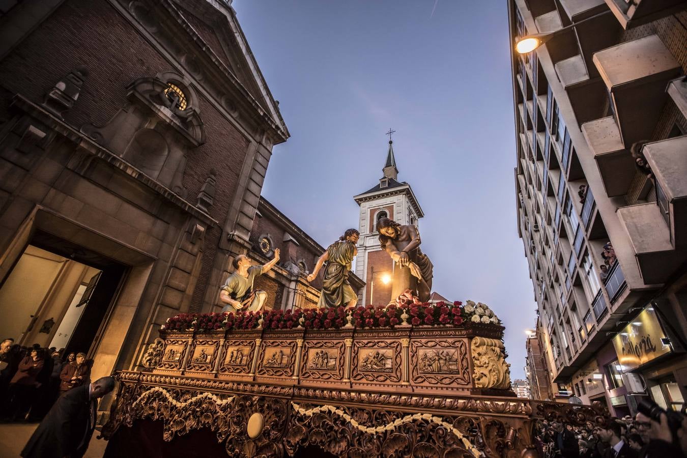 Fotos: Semana Santa en Logroño: Viacrucis procesional de la Cofradía de la Flagelación