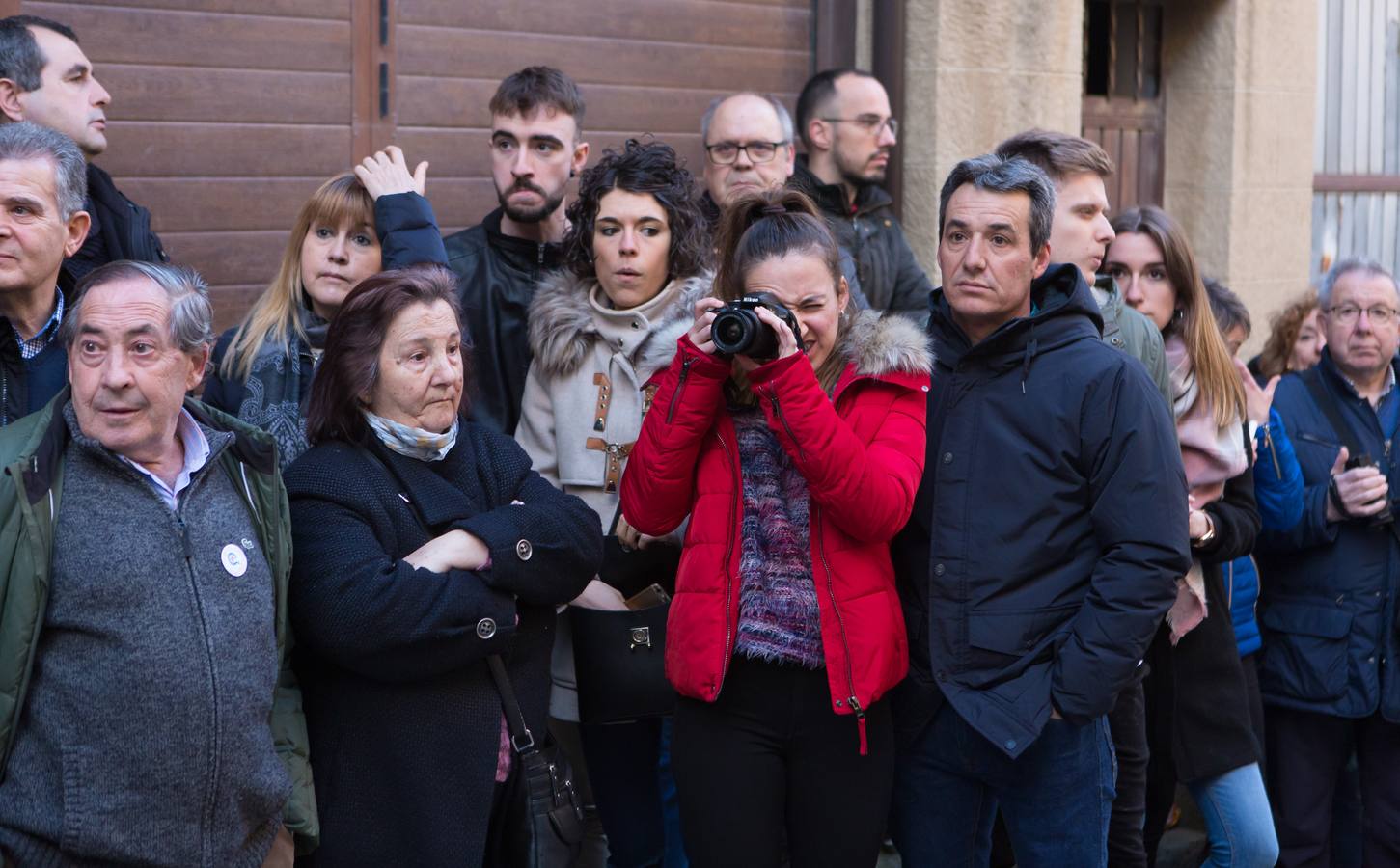 San Vicente de la Sonsierra ha revivido el fervor penitente de los picaos en la procesión del Jueves Santo, que ha reunido a miles de visitantes que han abarrotado las angostas calles de la villa para presencial este rito ancestral.