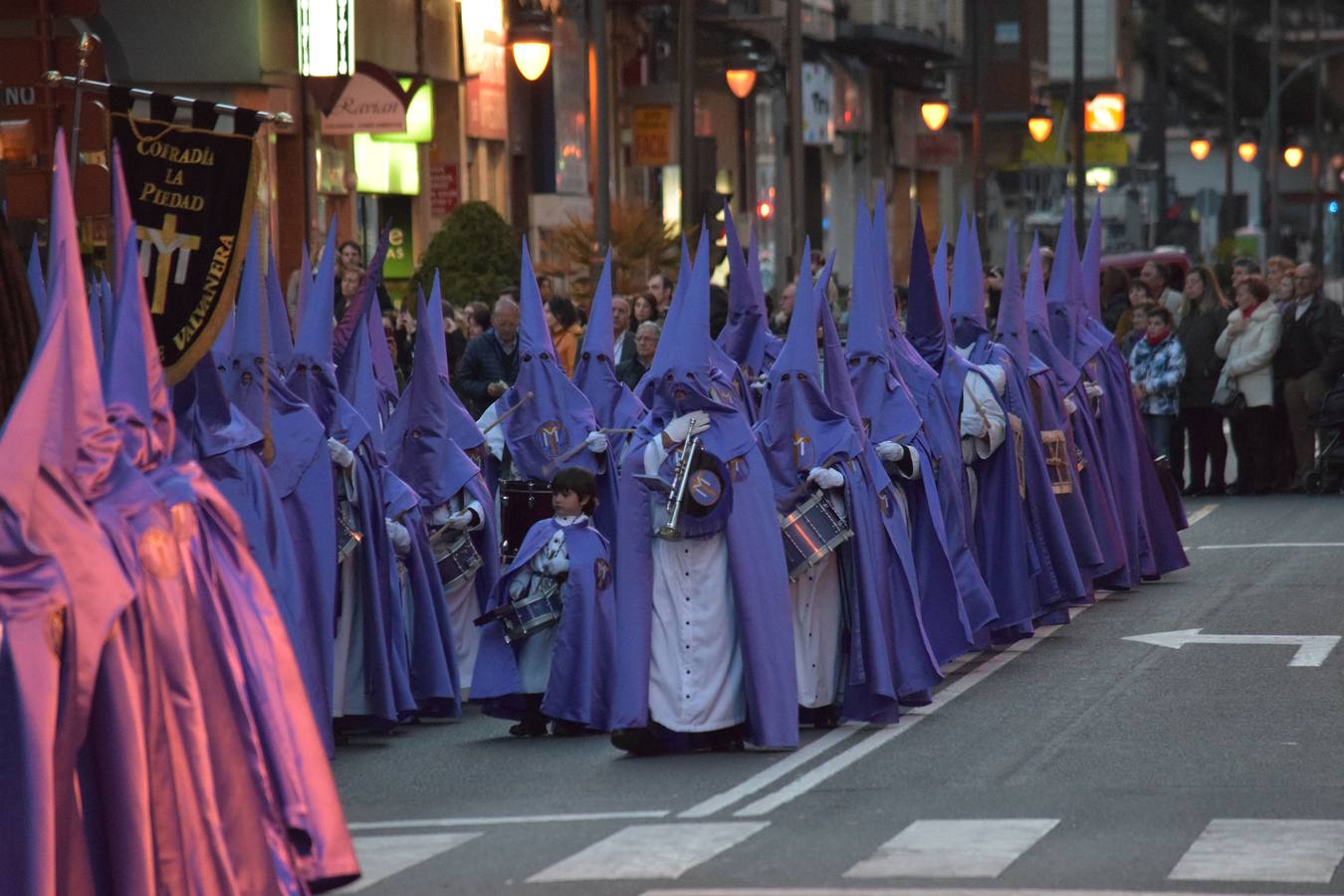 Fotos: Semana Santa en Logroño 2018: Vía Crucis penitencial de la Cofraía de Nuestra Señora de la Piedad