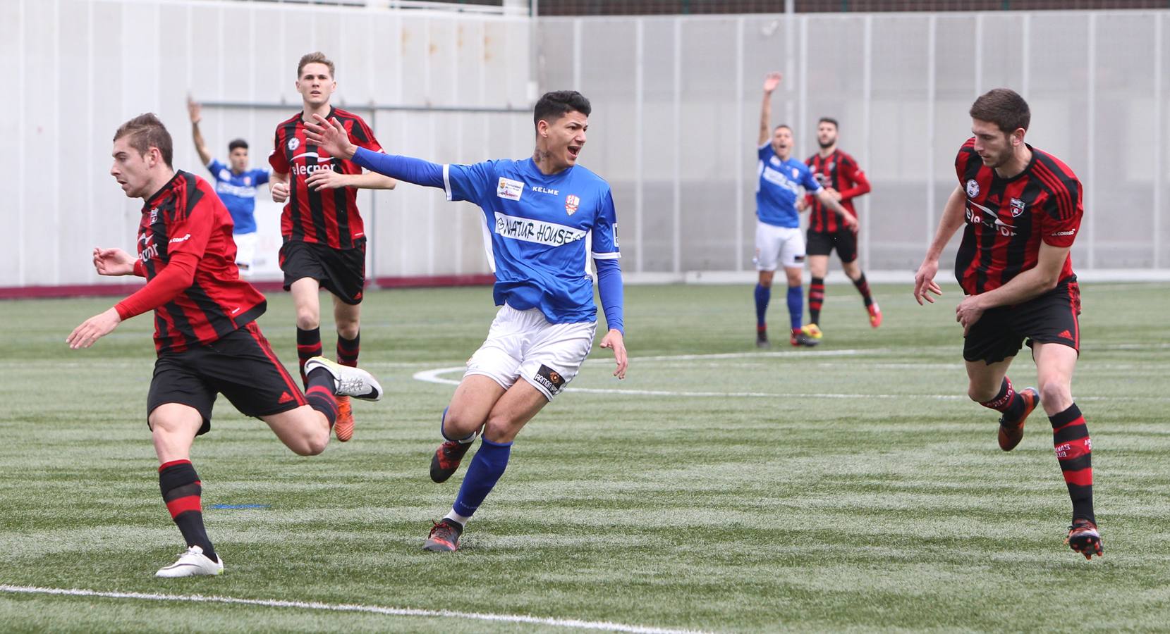 La UDL logró un insuficiente empate sin goles ante el Arenas