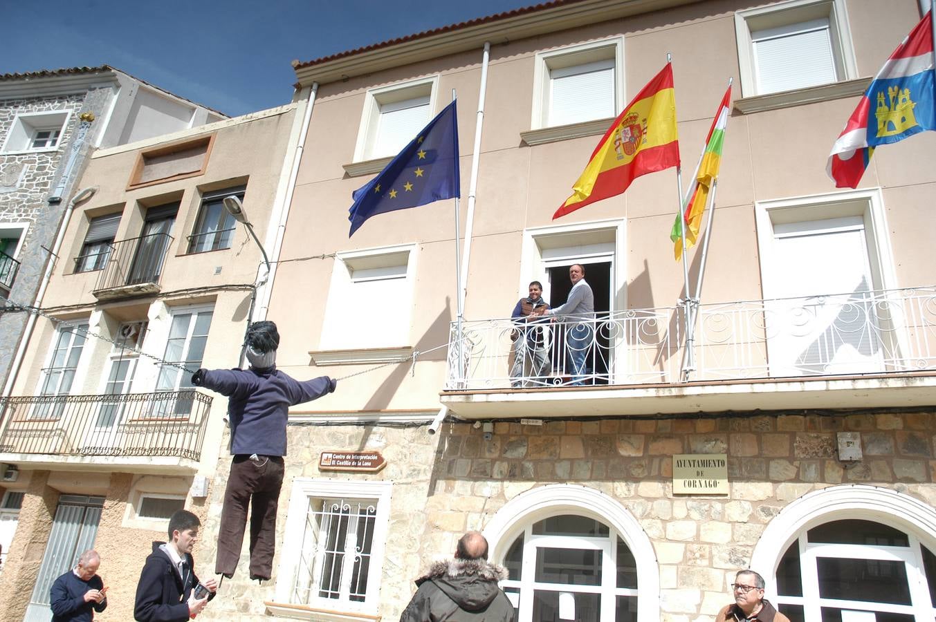 Fotos: Quema de Judas en Cornago y Valdeperillo