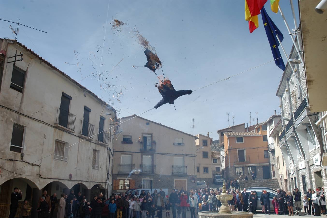 Fotos: Quema de Judas en Cornago y Valdeperillo