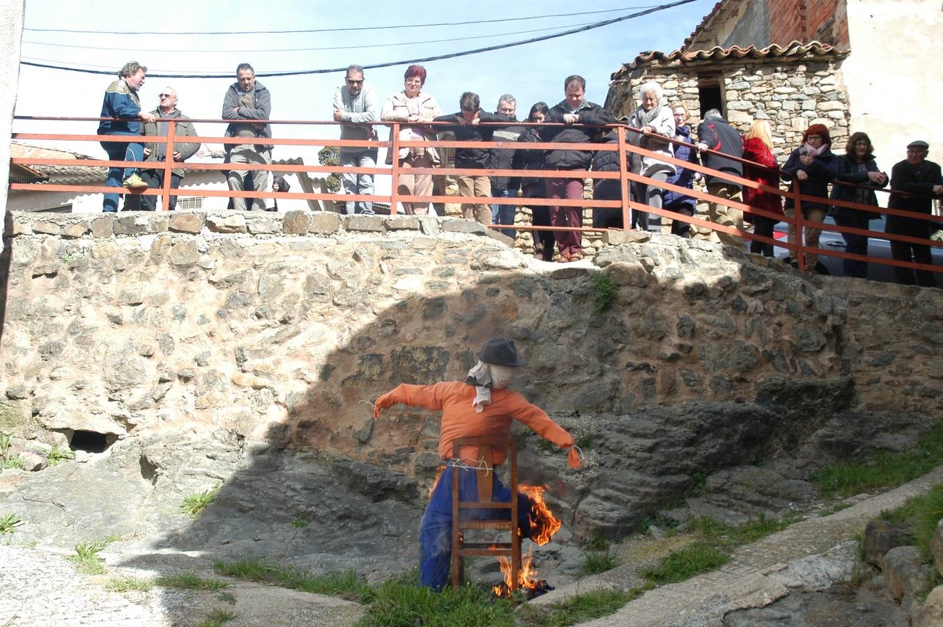 Fotos: Quema de Judas en Cornago y Valdeperillo