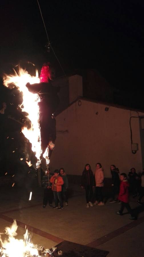 Fotos: Quema de Judas y taller de Judas en El Redal