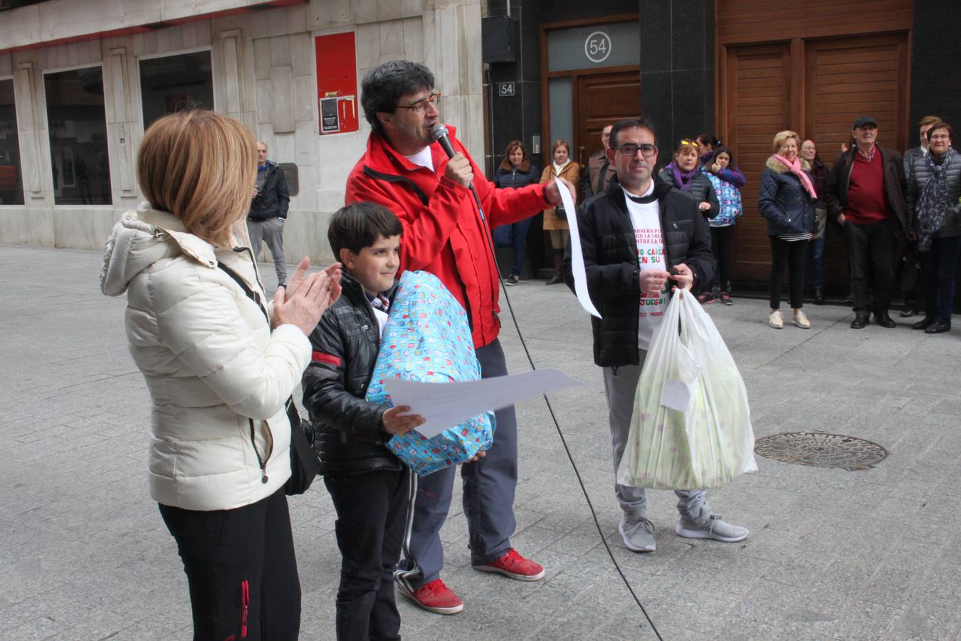 Las familias fueron las protagonistas el domingo en la XVI Carrera popular contra la Droga y por la Salud en Arnedo.