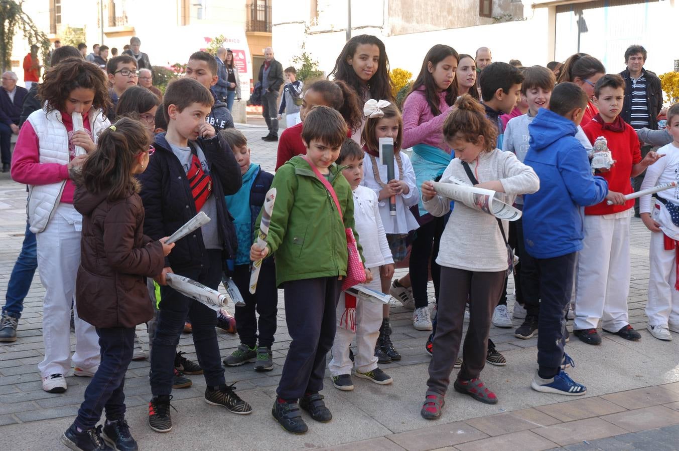 Imágenes de las fiestas de la Anunciación de El Villar de Arnedo, donde se disfrutó de un espectáculo infantil con encierro simulado, baile, toro hinchable...