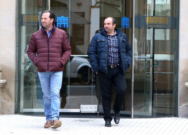 Santibáñez, a su salida del Palacio de Justicia en Logroño, donde tiene varias causas abiertas. :: 