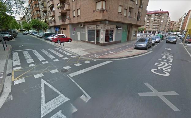 Cruce de la calle Lardero con la plaza de Invierno.