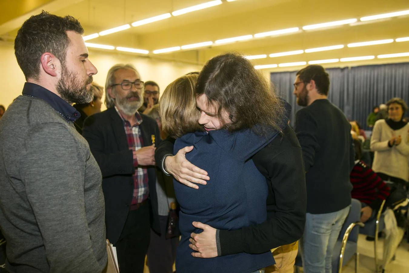 Imágenes de la asamblea de Cambia Logroño, que votó a favor de que Gonzalo Peña continúe como concejal del Ayuntamiento logroñés.