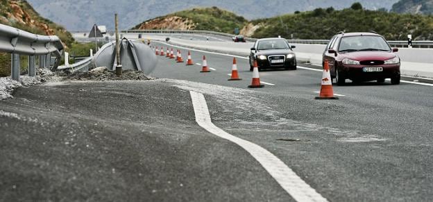 Baches. Una carretera nacional en Andalucía en mal estado.