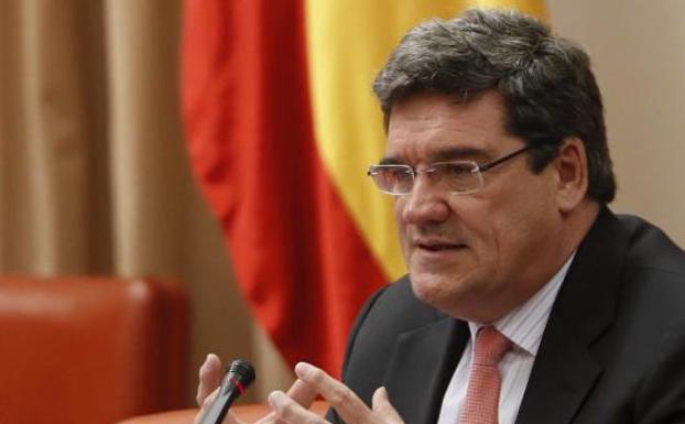 El presidente de la AIReF, José Luis Escrivá, en el Congreso.