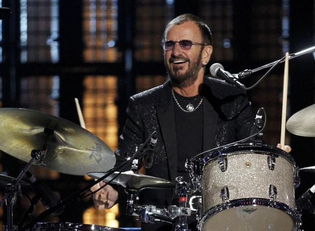 Ringo Starr, en uno de los últimos conciertos con su All-Starr Band, al inicio de la gira que llegará a España. :: Aaron Josefczyk / reuters
