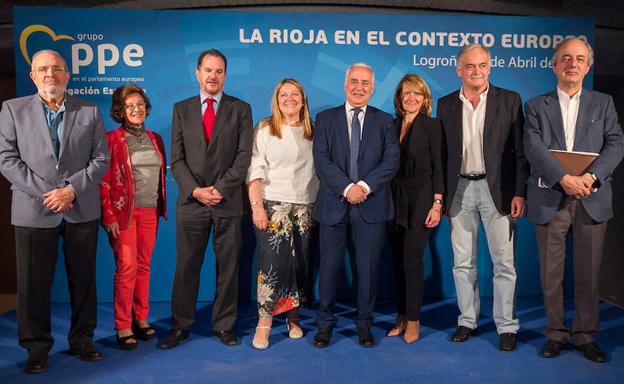 Reunión de eurodiputados del Grupo Popular Europeo, parlamentarios del PP de La Rioja y cargos públicos del partido. 