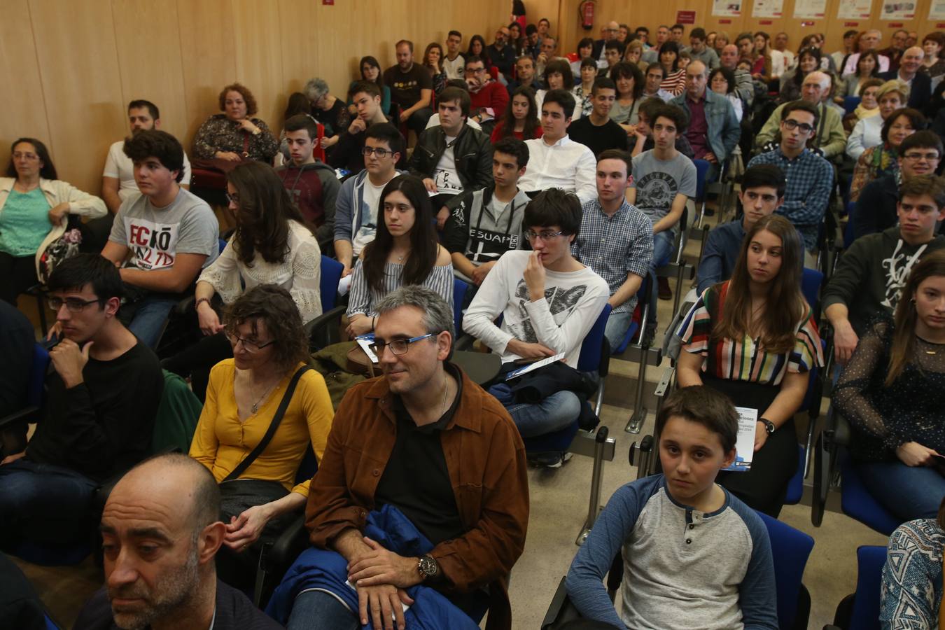 Entrega de reconocimientos a los ganadores de la fase local de las Olimpiadas de Ciencias.