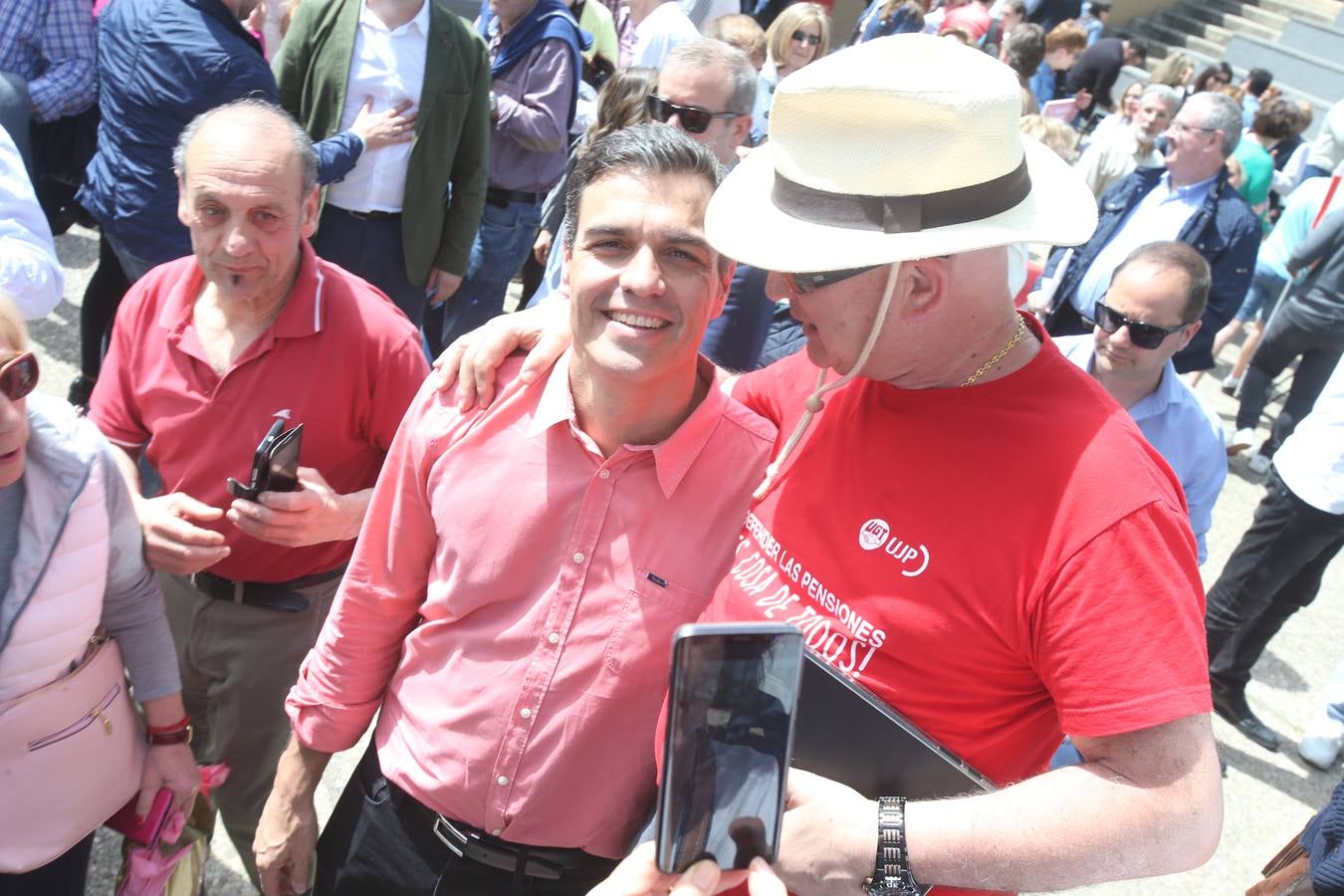 el secretario general del PSOE ha pronunciado un discurso en la plaza Joaquín Elizalde.