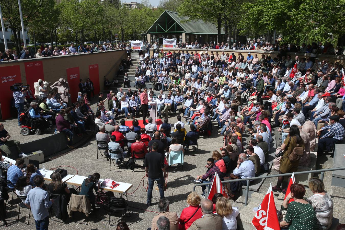 el secretario general del PSOE ha pronunciado un discurso en la plaza Joaquín Elizalde.