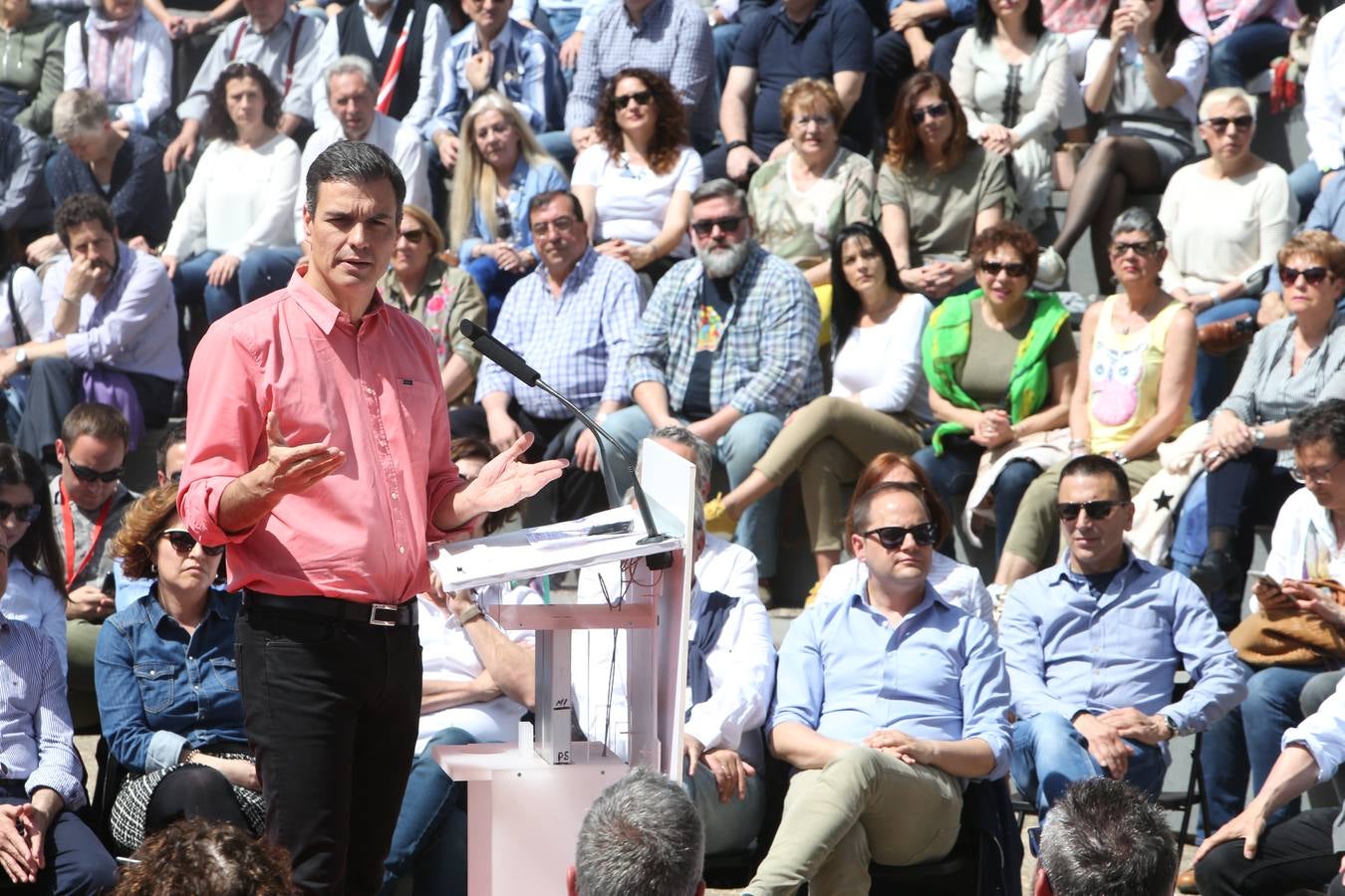 el secretario general del PSOE ha pronunciado un discurso en la plaza Joaquín Elizalde.