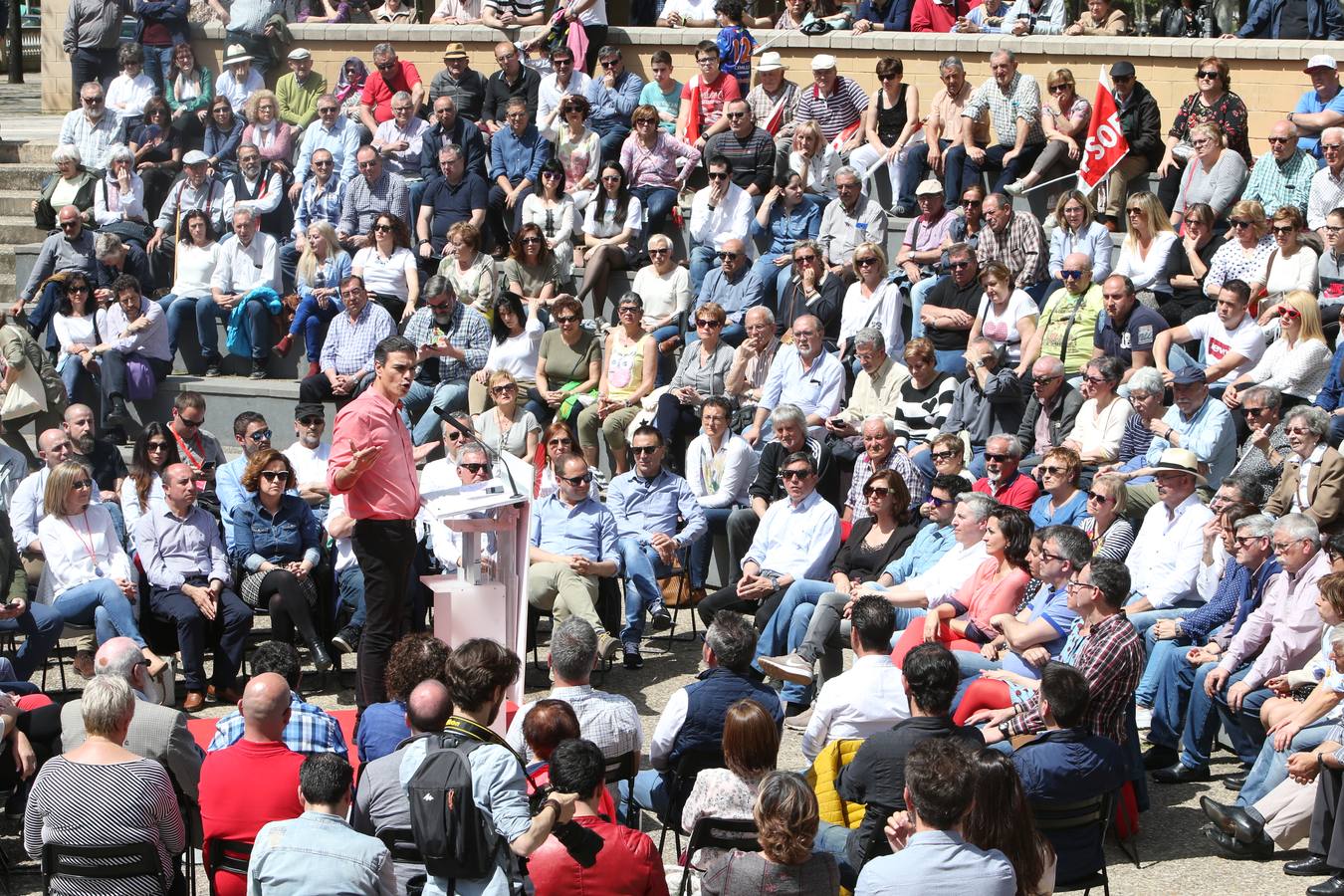 el secretario general del PSOE ha pronunciado un discurso en la plaza Joaquín Elizalde.