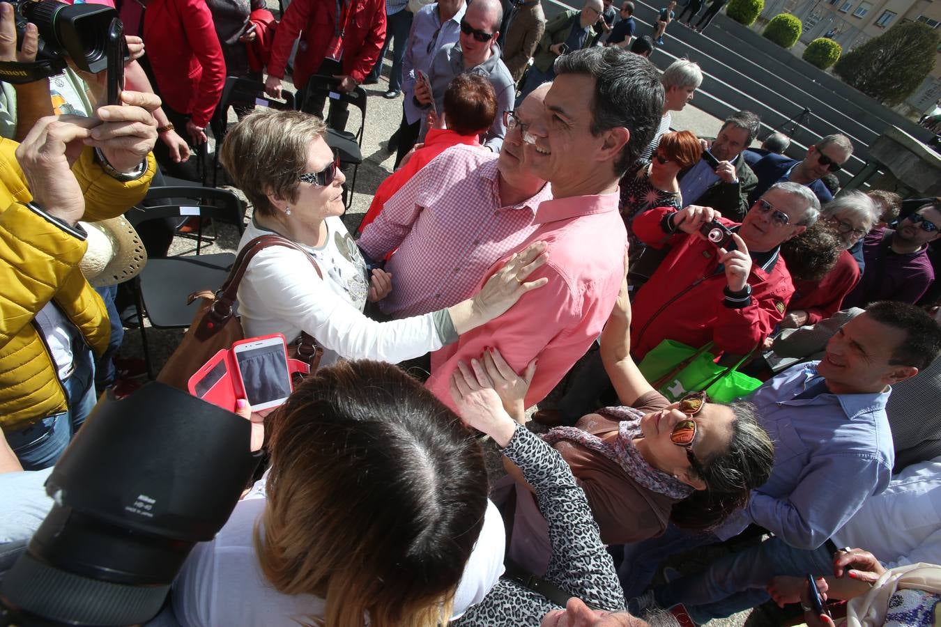 el secretario general del PSOE ha pronunciado un discurso en la plaza Joaquín Elizalde.