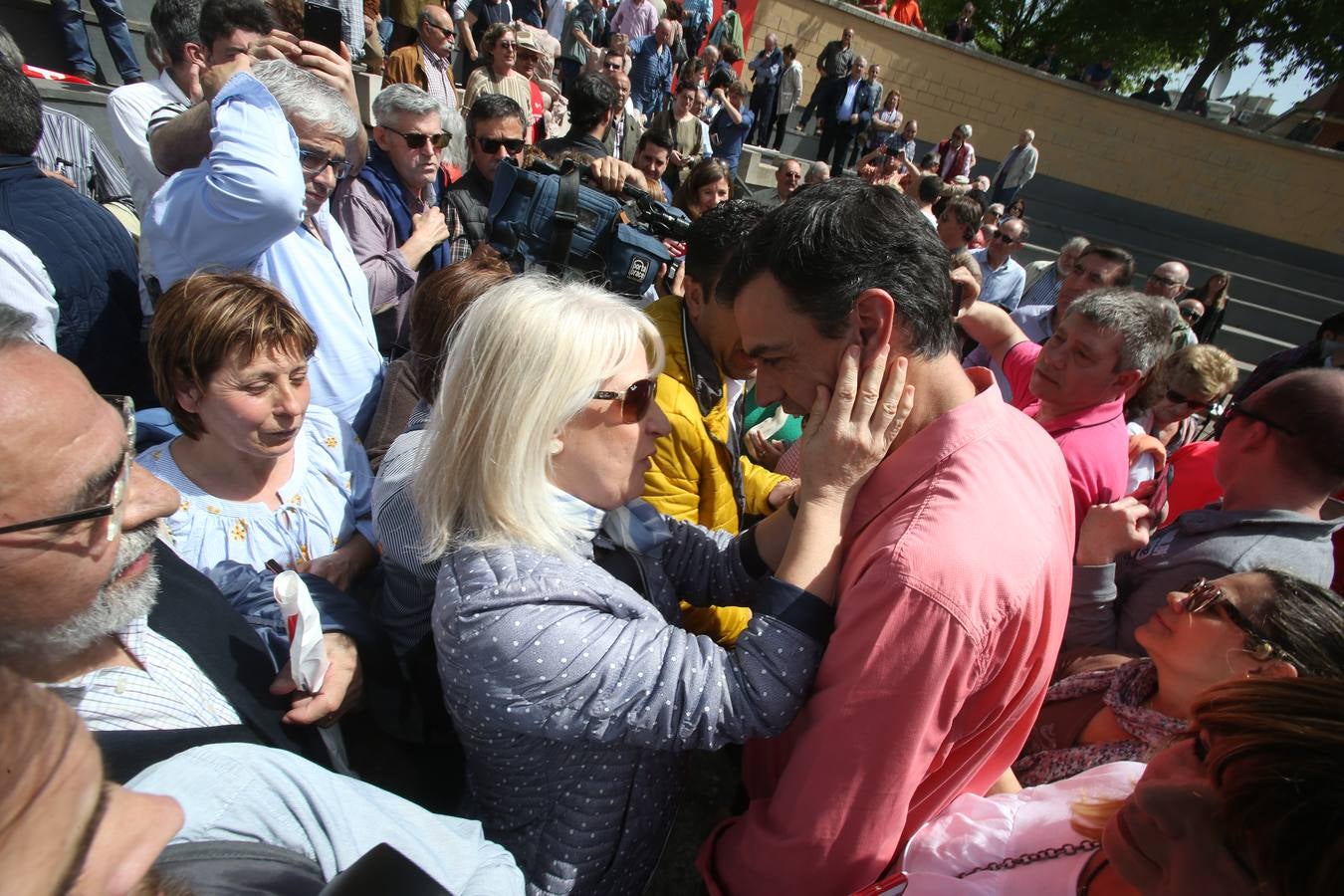 el secretario general del PSOE ha pronunciado un discurso en la plaza Joaquín Elizalde.