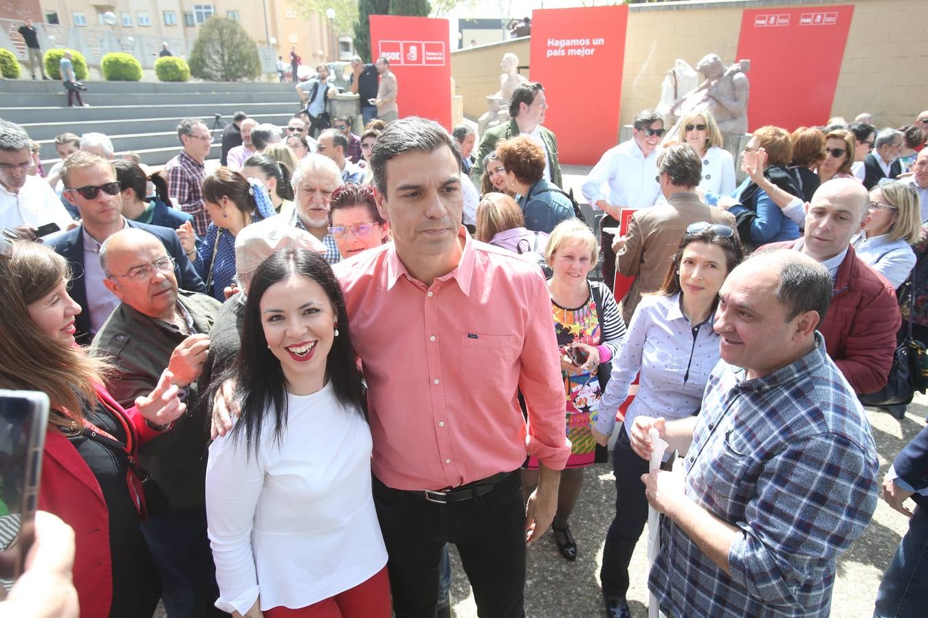 el secretario general del PSOE ha pronunciado un discurso en la plaza Joaquín Elizalde.