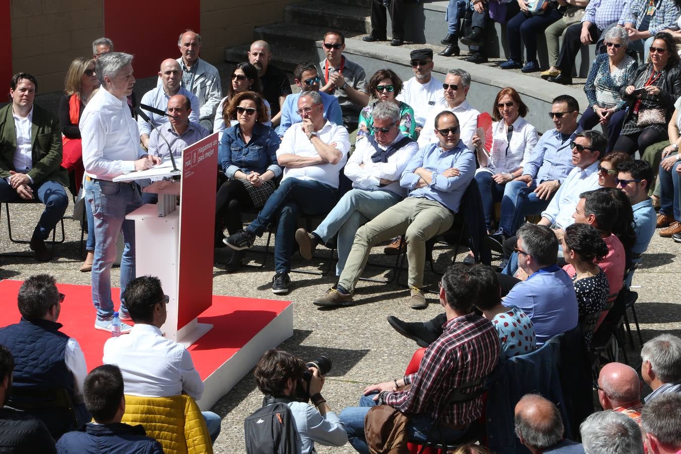 el secretario general del PSOE ha pronunciado un discurso en la plaza Joaquín Elizalde.