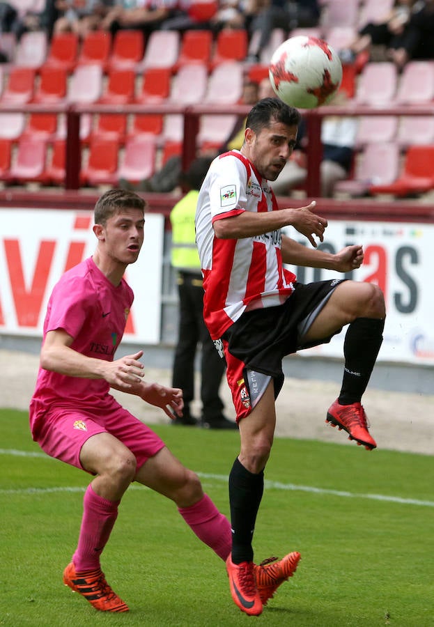 La UDL perdió ayer cualquier opción de colarse entre el cuarteto de elegidos para disputar el play off de ascenso a Segunda división tras perder en Las Gaunas (1-2) ante un potente Sporting en un partido en el que sobró la polémica.
