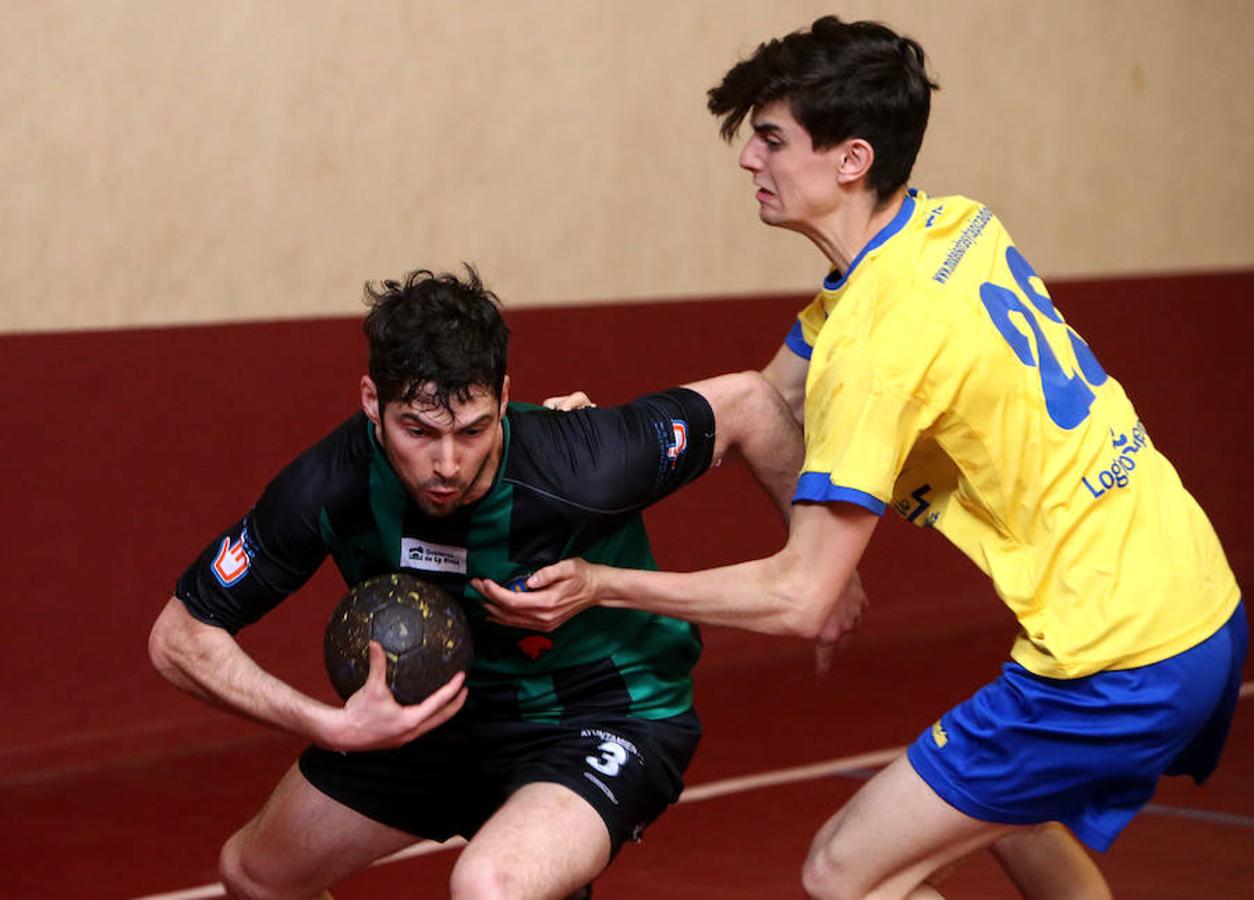 El Calasancio se impuso al Navarrete por 30-29 y se hizo con título de Liga de Segunda división de balonmano. El partido tuvo un desenlace de inafarto puesto que el equipo subcampeón gozaba de un 29-26 a falta de tres minutos para el final.