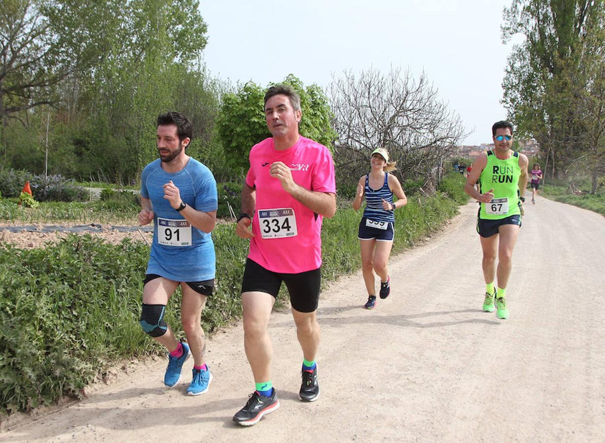 David Martínez y María Gómez Ijalba ganan la Carrera Valle del Iregua celebrada este domingo entre Villamediana y Albelda de Iregua.