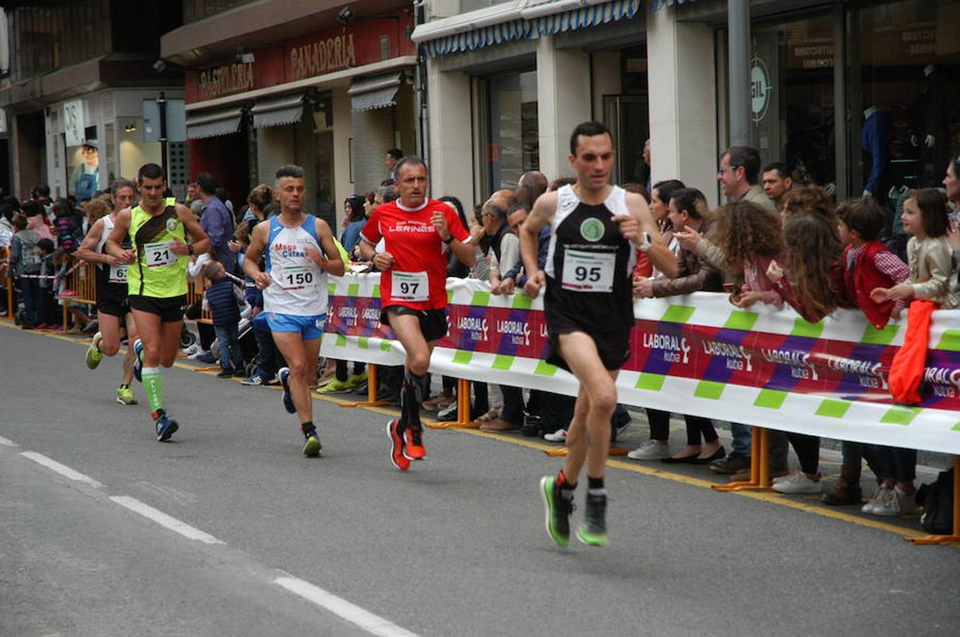 Los atletas Benmeziane y De Blas entraron de la mano en la carrera masculina mientras que Paula Sanz fue la mejor en categoría femenina en una prueba que hizo las veces de Campeonato de La Rioja de los 10 kilómetros.