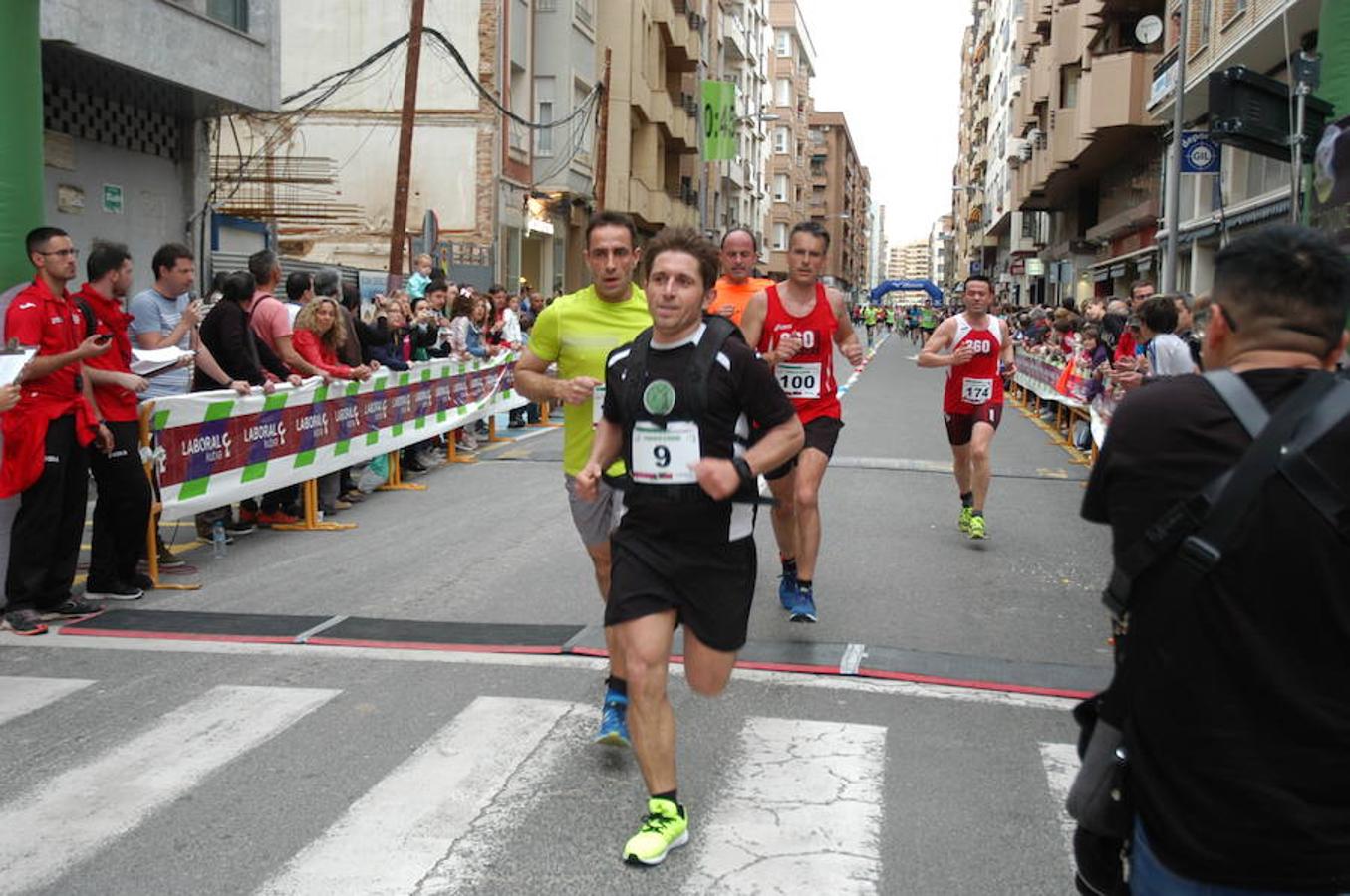 Los atletas Benmeziane y De Blas entraron de la mano en la carrera masculina mientras que Paula Sanz fue la mejor en categoría femenina en una prueba que hizo las veces de Campeonato de La Rioja de los 10 kilómetros.
