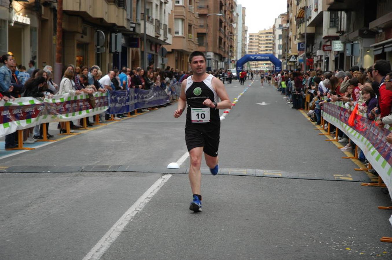 Los atletas Benmeziane y De Blas entraron de la mano en la carrera masculina mientras que Paula Sanz fue la mejor en categoría femenina en una prueba que hizo las veces de Campeonato de La Rioja de los 10 kilómetros.
