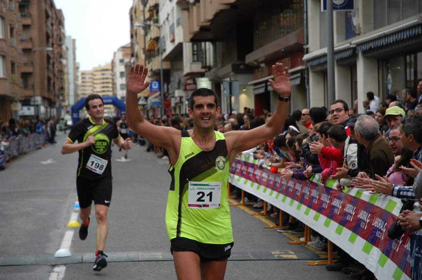 Los atletas Benmeziane y De Blas entraron de la mano en la carrera masculina mientras que Paula Sanz fue la mejor en categoría femenina en una prueba que hizo las veces de Campeonato de La Rioja de los 10 kilómetros.