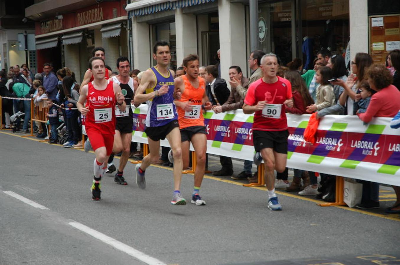 Los atletas Benmeziane y De Blas entraron de la mano en la carrera masculina mientras que Paula Sanz fue la mejor en categoría femenina en una prueba que hizo las veces de Campeonato de La Rioja de los 10 kilómetros.