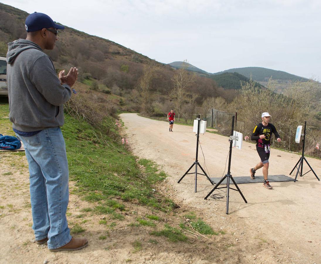 La tercera y última etapa del IV Ultratrail se ha celebrado hoy con salida y llegada en San Millán de la Cogolla, con 36 kilómetros. y 1.800 metros de desnivel, pasando por Pazuengos y Turza y acercándose a Urdanta. Este año no se ascenderá al San Lorenzo por seguridad, debido a la gran cantidad de nieve acumulada