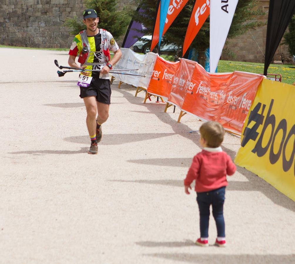 La tercera y última etapa del IV Ultratrail se ha celebrado hoy con salida y llegada en San Millán de la Cogolla, con 36 kilómetros. y 1.800 metros de desnivel, pasando por Pazuengos y Turza y acercándose a Urdanta. Este año no se ascenderá al San Lorenzo por seguridad, debido a la gran cantidad de nieve acumulada