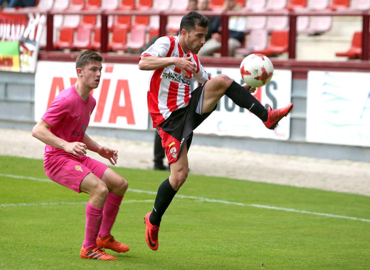 La UDL perdió ayer cualquier opción de colarse entre el cuarteto de elegidos para disputar el play off de ascenso a Segunda división tras perder en Las Gaunas (1-2) ante un potente Sporting en un partido en el que sobró la polémica.