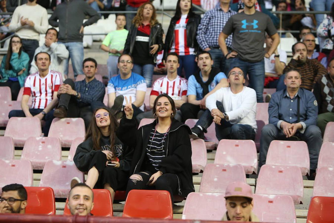 La UDL perdió ayer cualquier opción de colarse entre el cuarteto de elegidos para disputar el play off de ascenso a Segunda división tras perder en Las Gaunas (1-2) ante un potente Sporting en un partido en el que sobró la polémica.