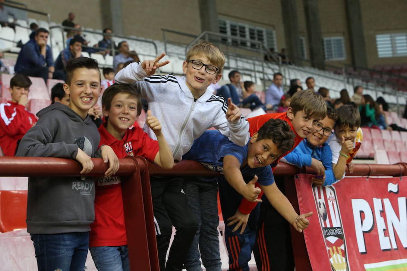 La UDL perdió ayer cualquier opción de colarse entre el cuarteto de elegidos para disputar el play off de ascenso a Segunda división tras perder en Las Gaunas (1-2) ante un potente Sporting en un partido en el que sobró la polémica.