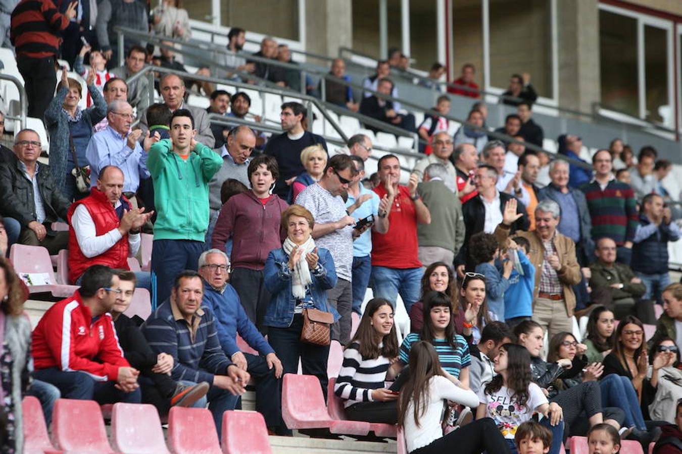 La UDL perdió ayer cualquier opción de colarse entre el cuarteto de elegidos para disputar el play off de ascenso a Segunda división tras perder en Las Gaunas (1-2) ante un potente Sporting en un partido en el que sobró la polémica.