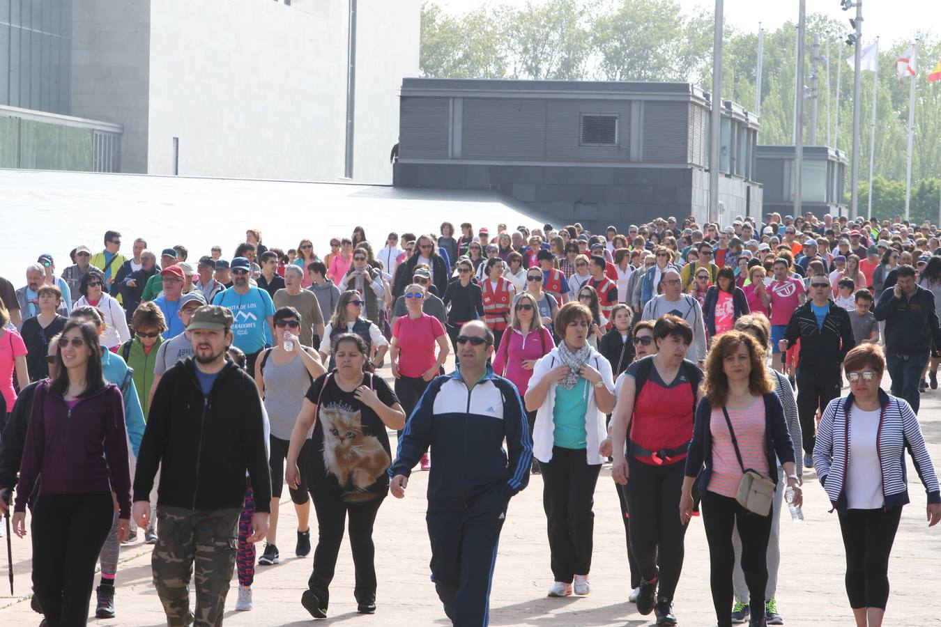 1.400 personas han participado en el tercer Paseo Saludable con destino el Monte Cantabria