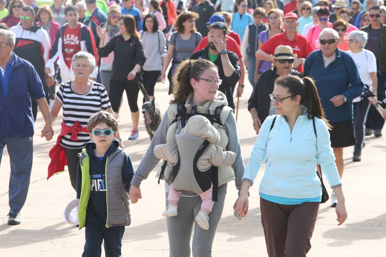 1.400 personas han participado en el tercer Paseo Saludable con destino el Monte Cantabria