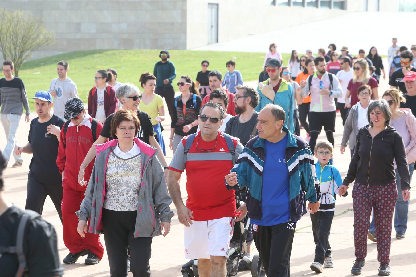 1.400 personas han participado en el tercer Paseo Saludable con destino el Monte Cantabria