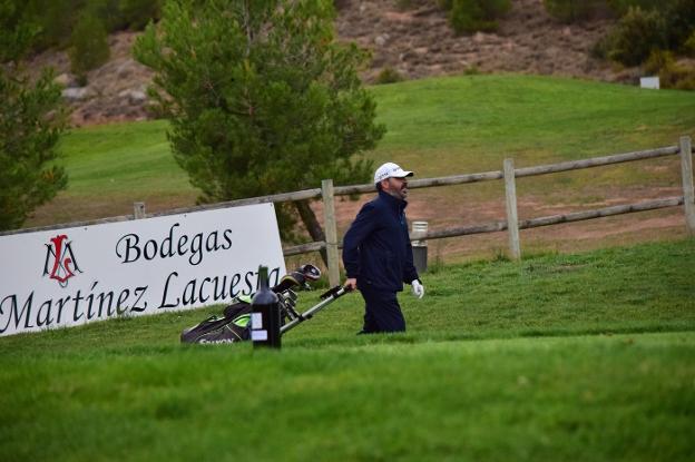 Un jugador, durante la edición del año pasado del torneo Martínez Lacuesta. :: miguel herreros