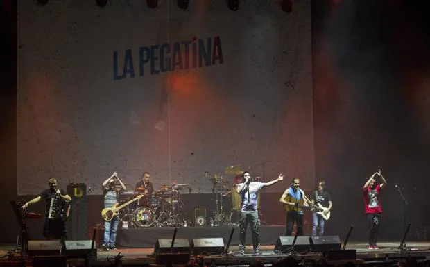 La Pegatina, en su actuación en el Actual