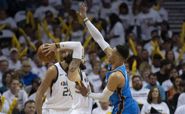 Wetbrook defiende a Ricky Rubio. 