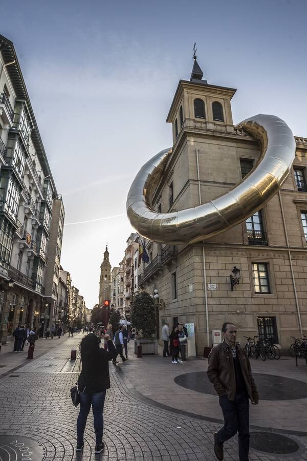 Catorce instalaciones efímeras están repartidas por el centro de Logroño.