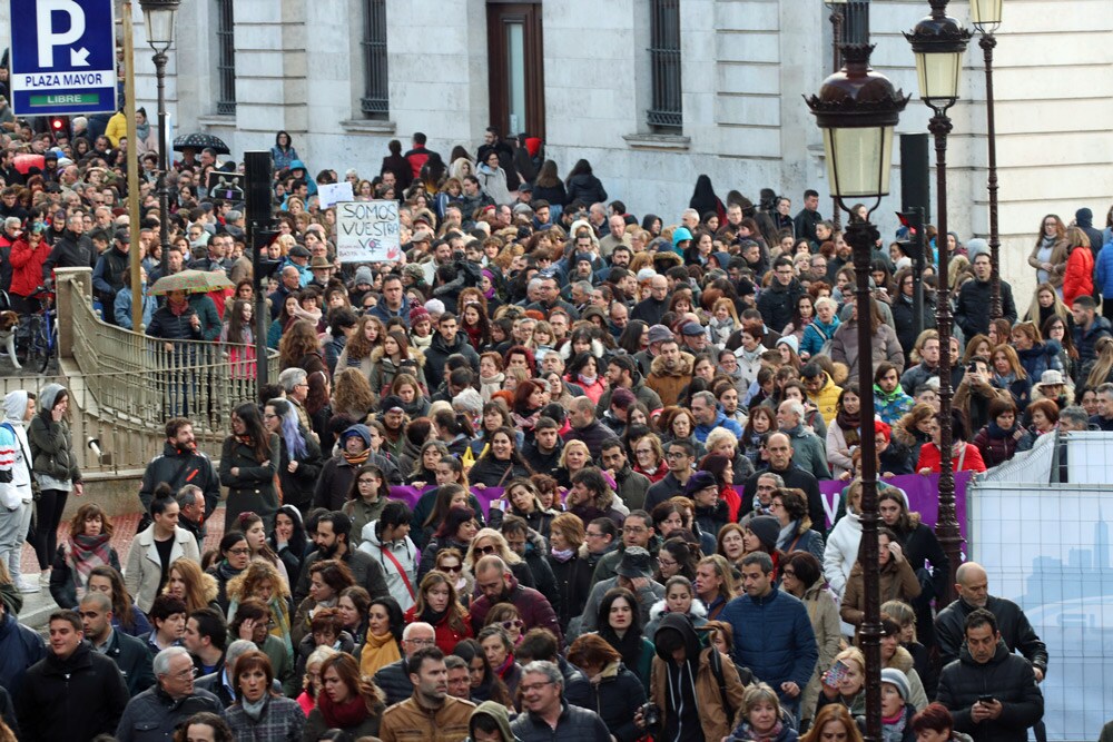 Miles de personas marchan por las calles de Burgos para mostrar su condena unánime ante el asesinato machista de Silvia Plaza
