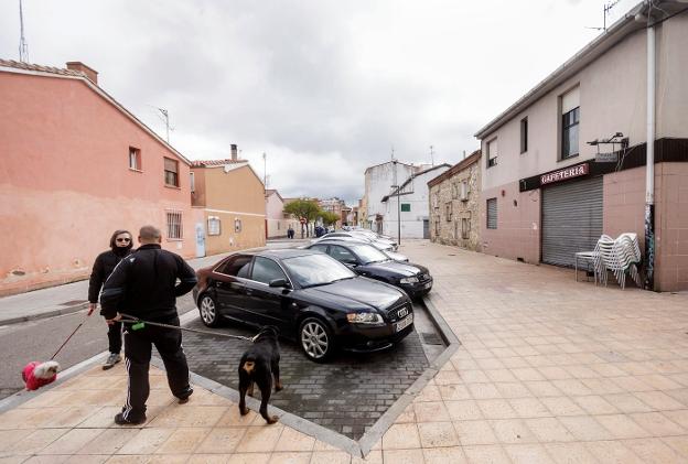 Calle San Antón, en Burgos, donde una mujer, que murió horas después, fue agredida por su expareja. :: Santi Otero / efe