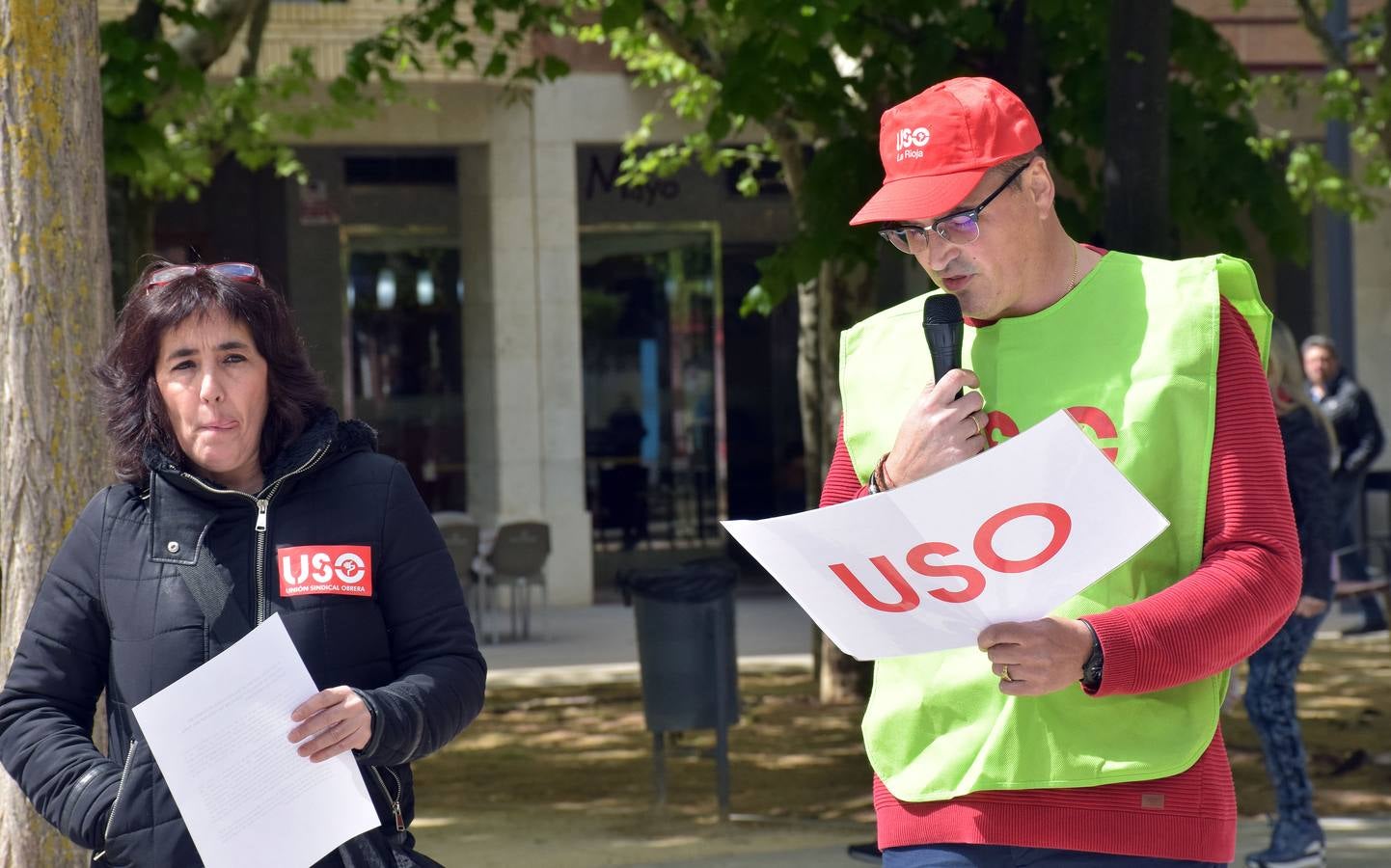 USO La Rioja ha celebrado el Primero de Mayo con el lema «Los salarios, la deuda pendiente. Empleo de calidad y blindaje de las pensiones» y ha realizado una concentración en la plaza Primero de Mayo de Logroño.